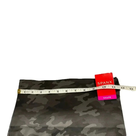 Spanx Cropped Lamn Leggings Sage Camo Women’s Size M NWT - Picture 2 of 9